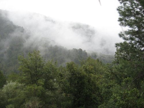 Zeldzaam uitzicht met wolk vanaf de hut